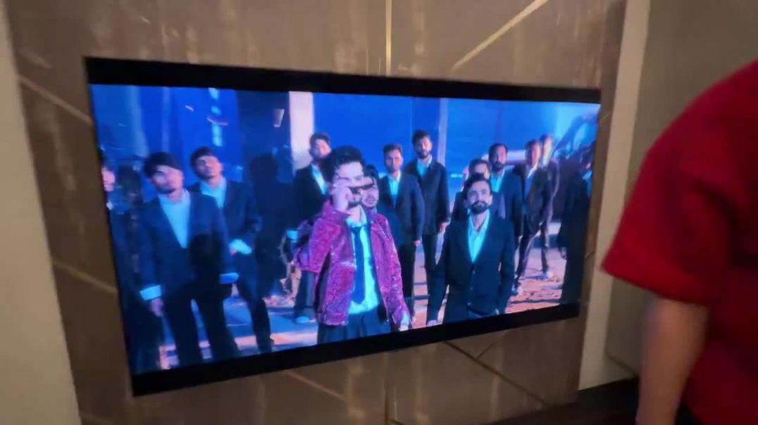 50_Ka_Lion_Mil_Gaya_Washroom_Me_720P