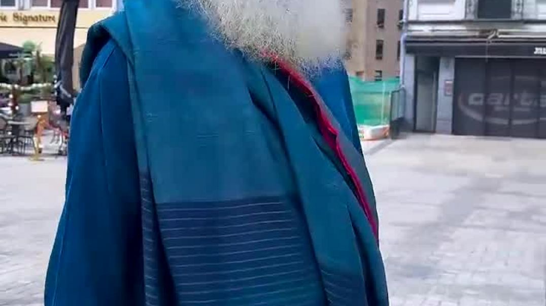 ⁣Love is an intelligent way to exist because it keeps you pleasant _ Sadhguru