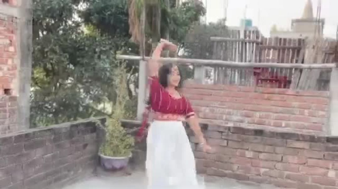 ⁣Gore Tan Se Sarakta Jaye....