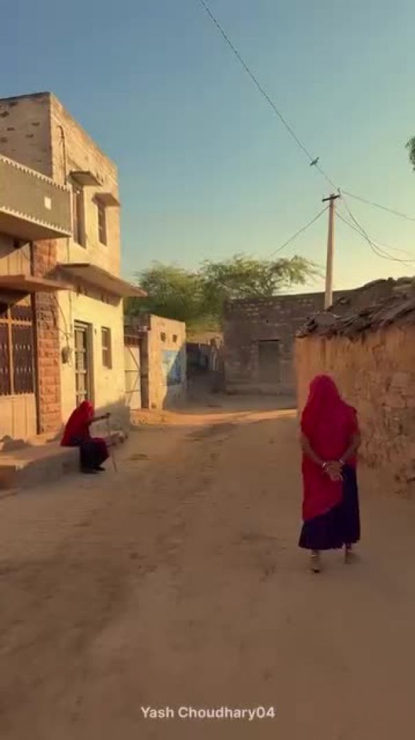 विलुप्त होते दृश्य 😍(480P_SD)