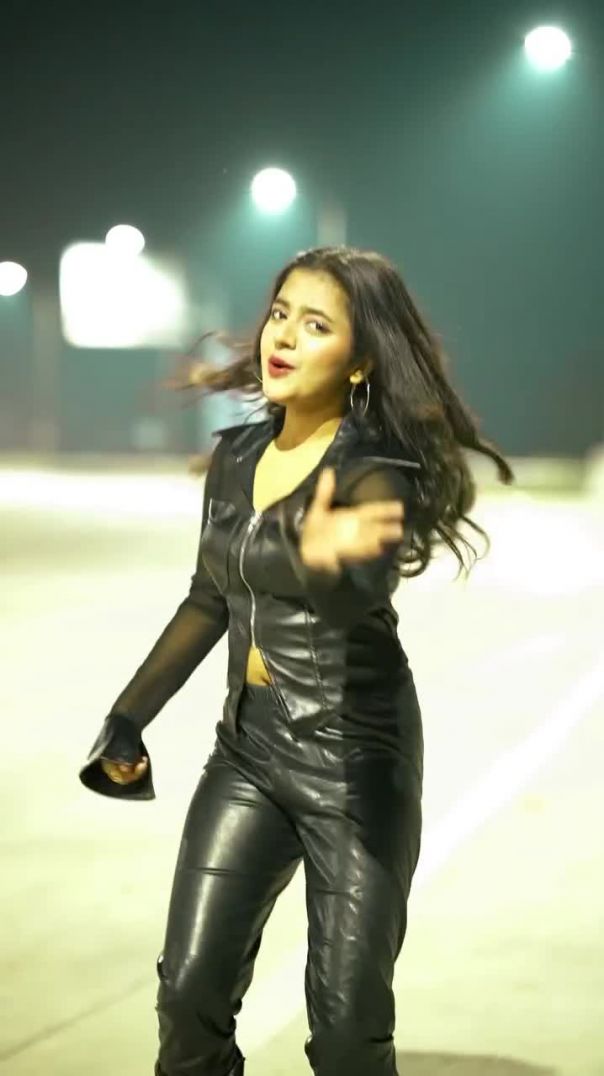 Kya Yeh Song 🎧 Aapka Bhi Favourite Hain ❤️  #rashishinde #apnatube #black