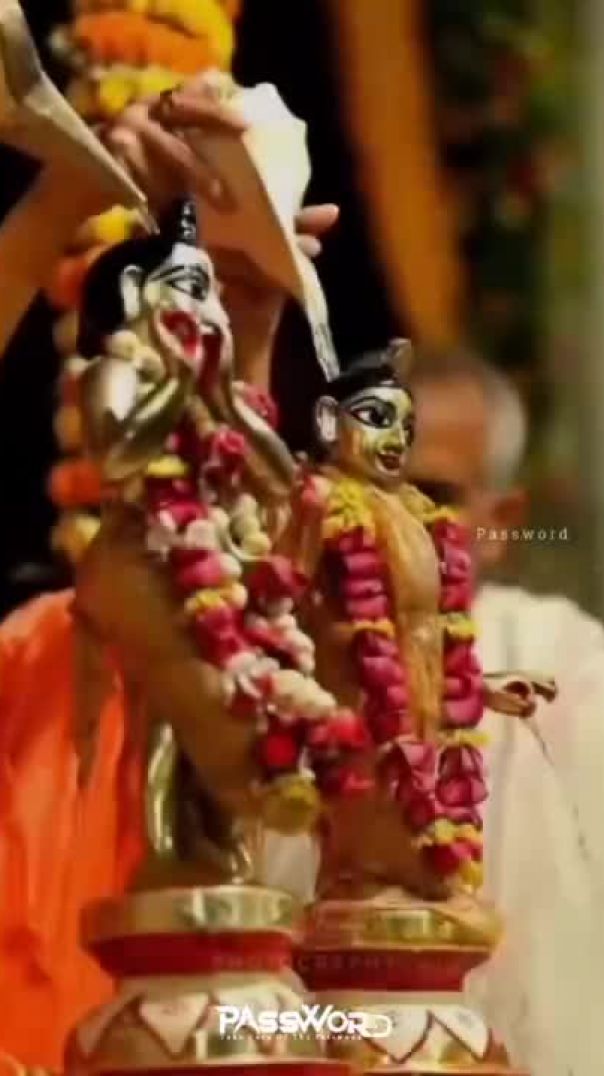 On the last day of the year, let's all say together 😍❤️ Hare Krishna 💜🙏