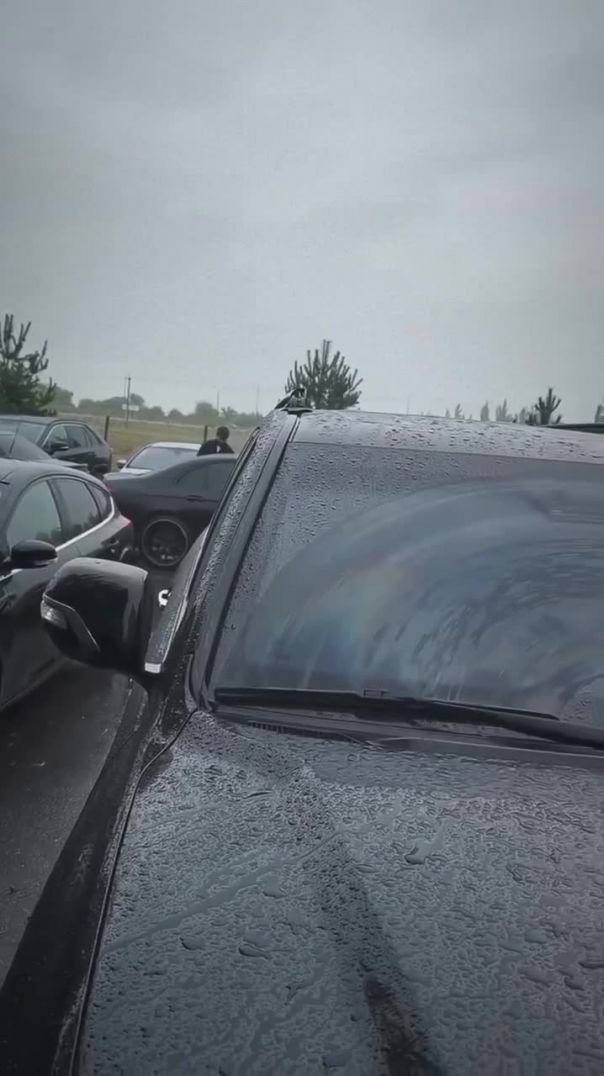 _10C等多款中國尖端機型真機也「參演」了本片_戰機穿雲破霧_鷹擊長空_各類飛行動作一氣呵成_配上轟鳴聲_真的是視覺(