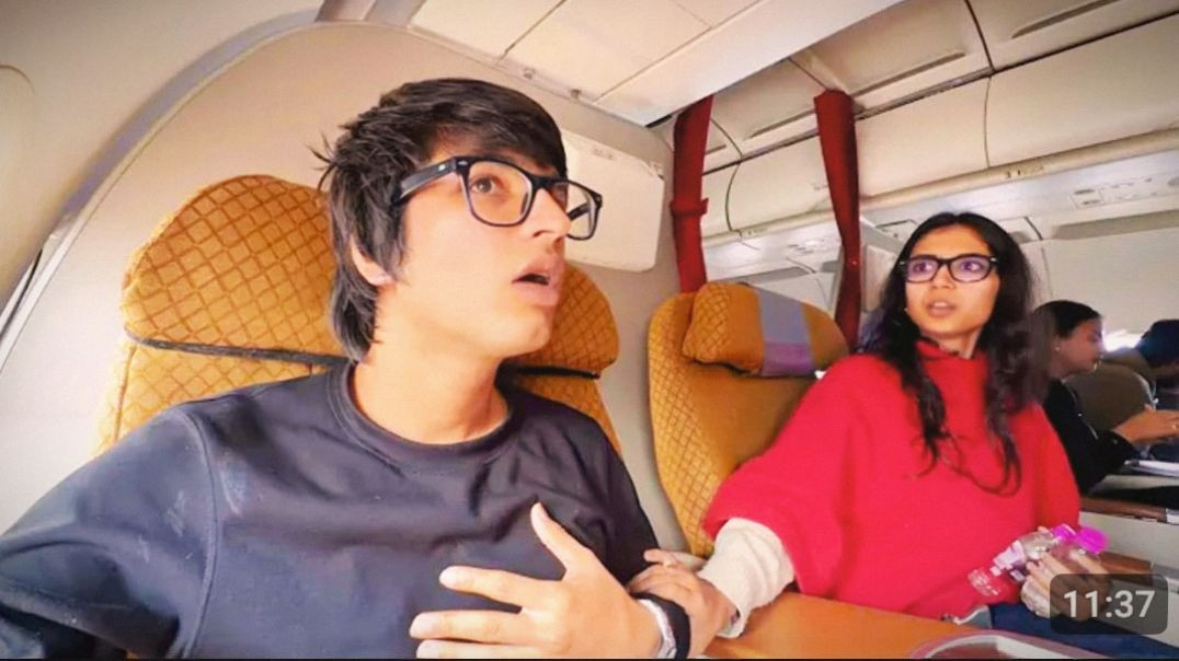 ⁣Flight Mein Dar Gaye Land Nhi Ho Payi