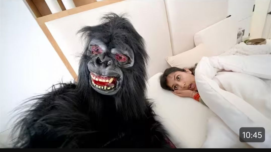 ⁣Gorilla prank on family 😮