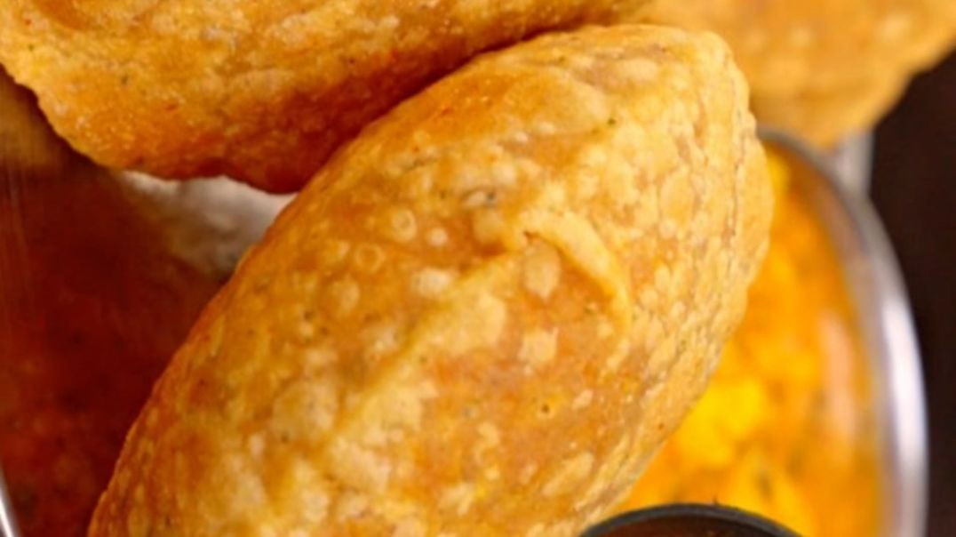 ⁣Halwai Style Bedmi Puri 😋 Crispy Stuffed Poori _ QUICK Breakfast Recipe #shorts