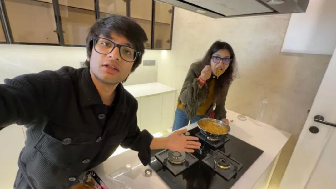 ⁣Avantika Ye kaise Kha Rahi 🤣 New Kitchen Mein
