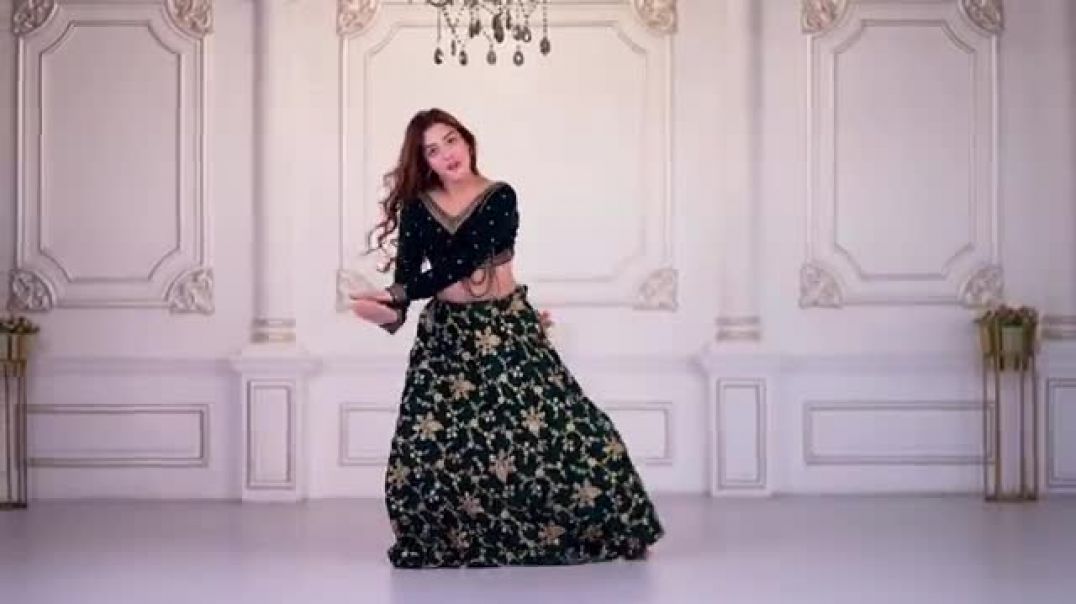 ⁣Chittiyan Kalaiyan Dance Video