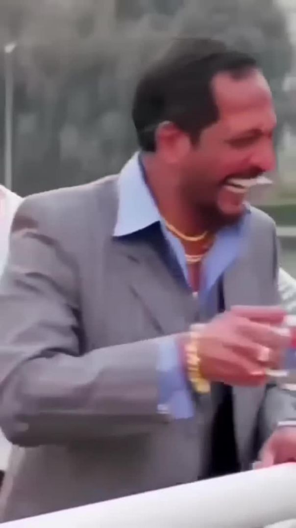 गिरना भी एक कला है! (Meme Special) 🎨"