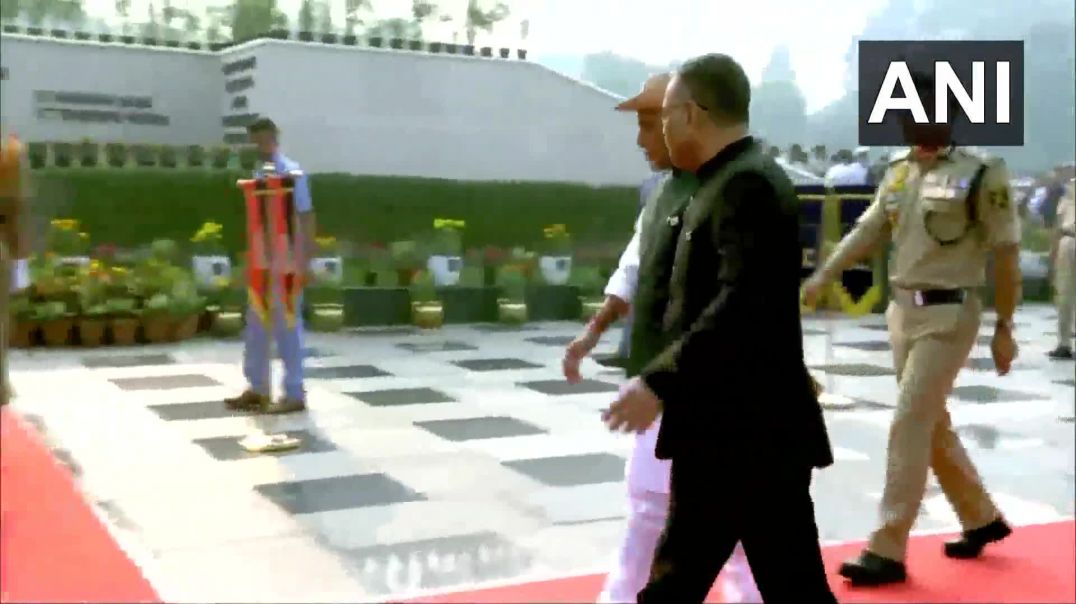 ⁣रक्षा मंत्री राजनाथ सिंह ने पुलिस स्मृति दिवस पर राष्ट्रीय पुलिस स्मारक पर शहीदों को श्रद्धांजलि अर्