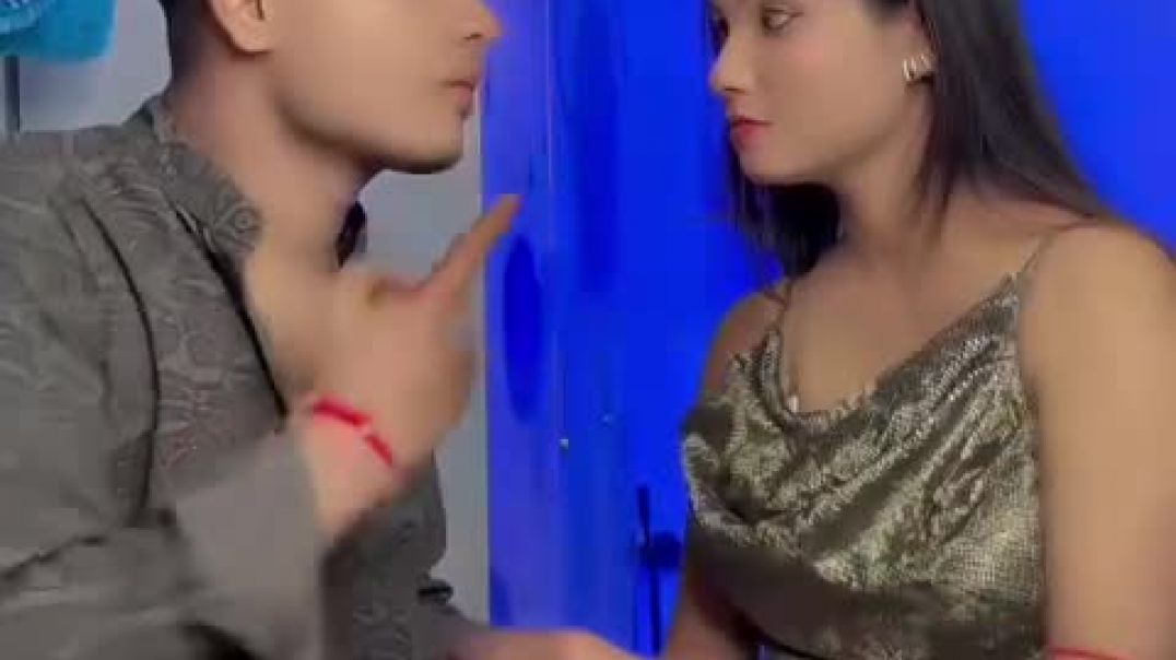 ⁣Couple  romantic mood me Hai - video Dailymotion