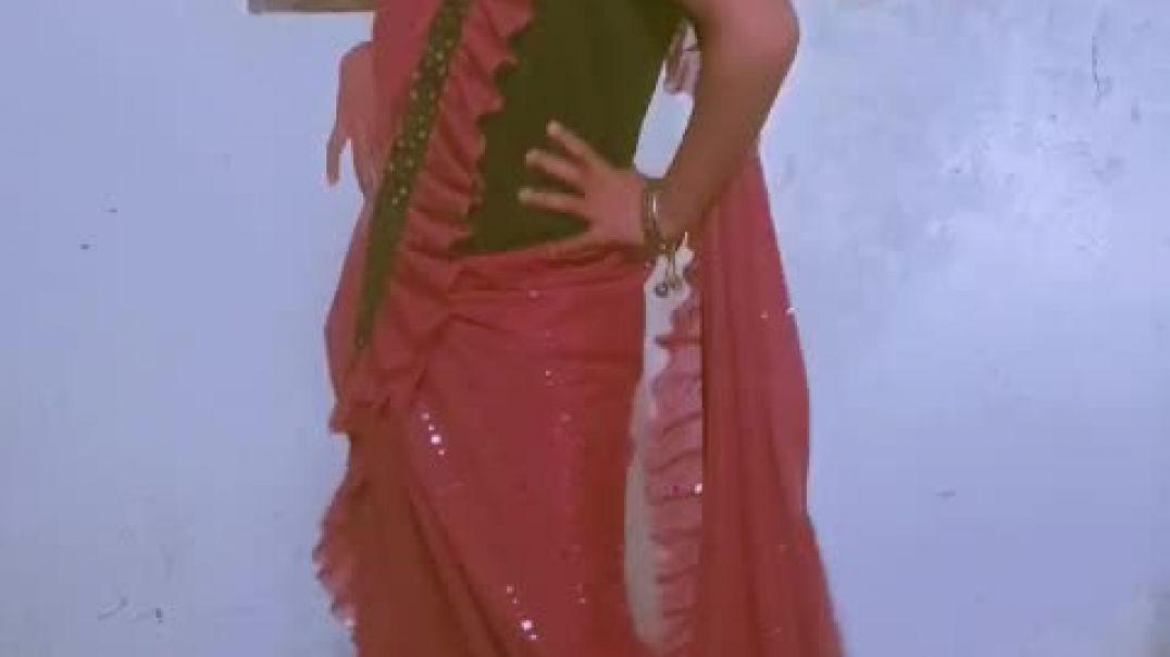 ⁣Choti bachhi kamar dekhiye kaise hila rahi hai ka kamal dekhana na bhule