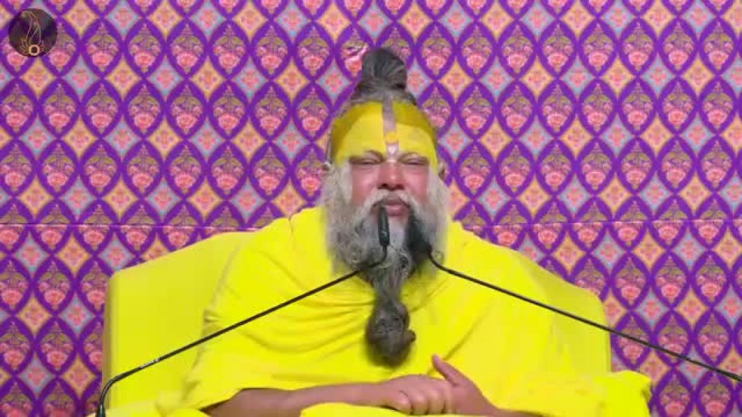 ⁣एक साधक को गुरु सान्निध्य में कब तक रहना चाहिए और कब एकांतवास करना चाहिए?