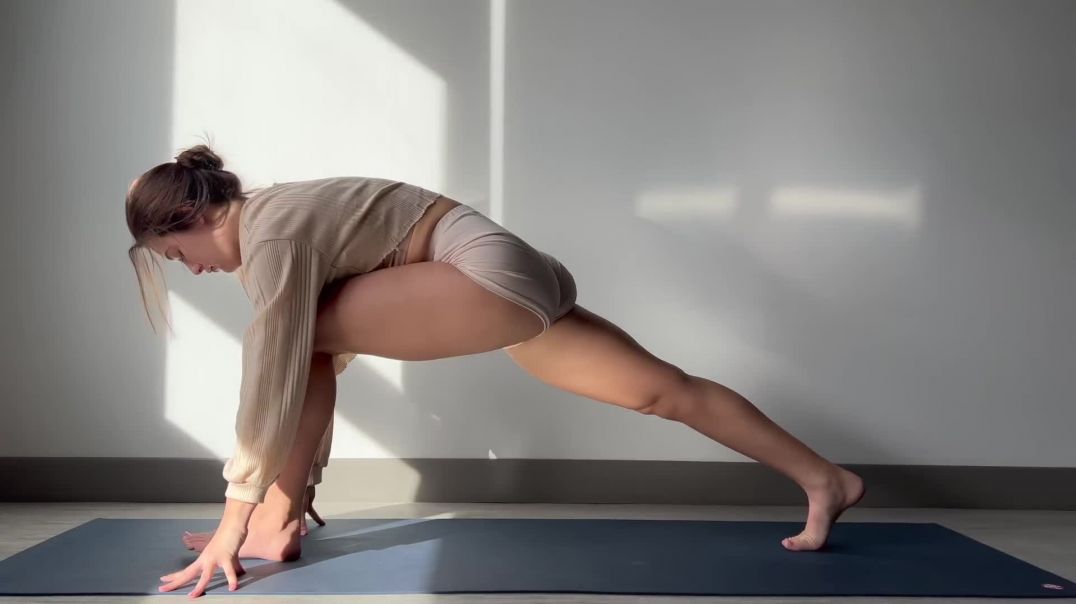 ⁣Morning Yoga for Beginners: Start Your Day Right