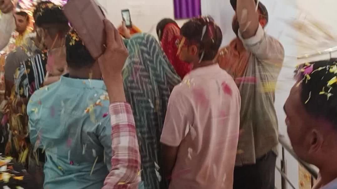 ⁣Holi festival Radha Krishna Mandir