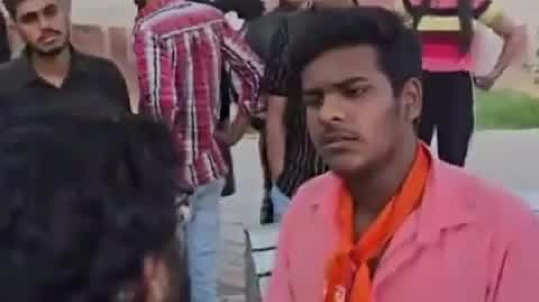 ⁣MEMBERS REPORTEDLY FROM BAJRANG DAL QUESTIONED IN A VIRAL VIDEO IN JAIPUR PARK