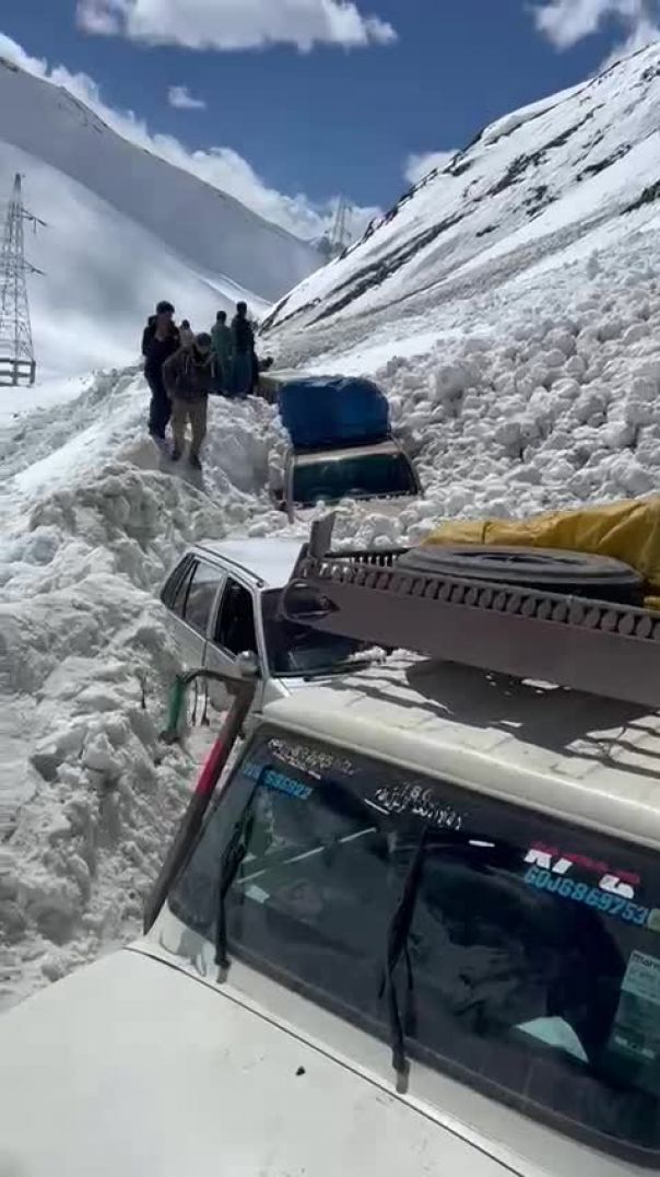 Snow awallance in Zojila