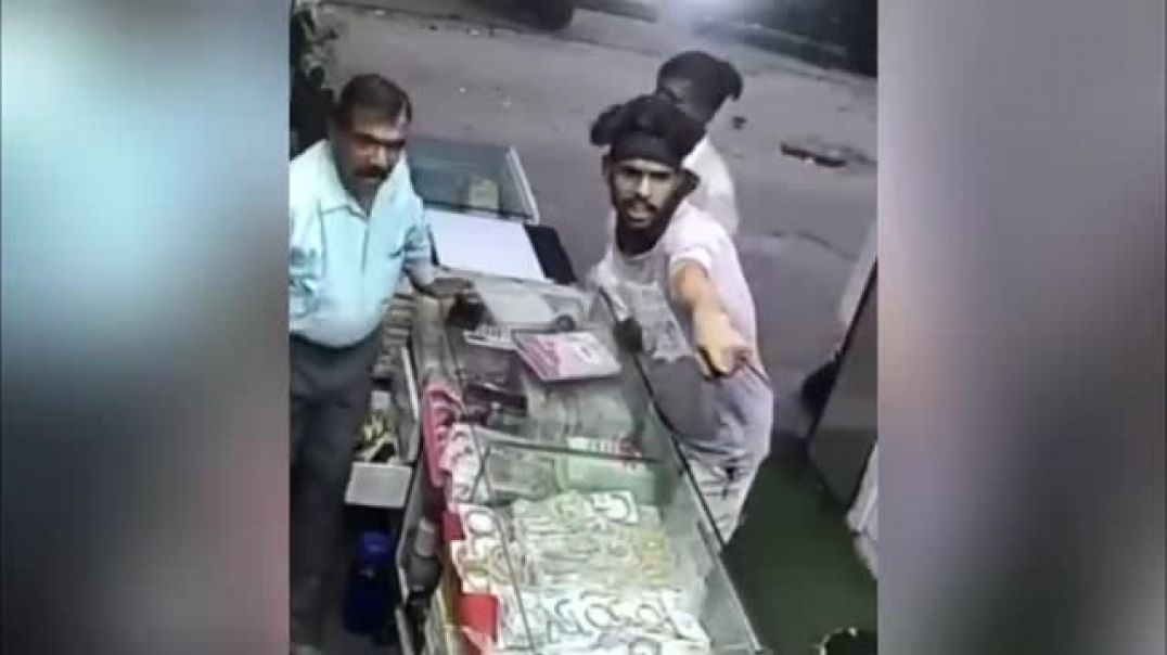 ⁣क्या चोर बनेगा रे तू 😂 | Stupid Thieves Caught On Camera.