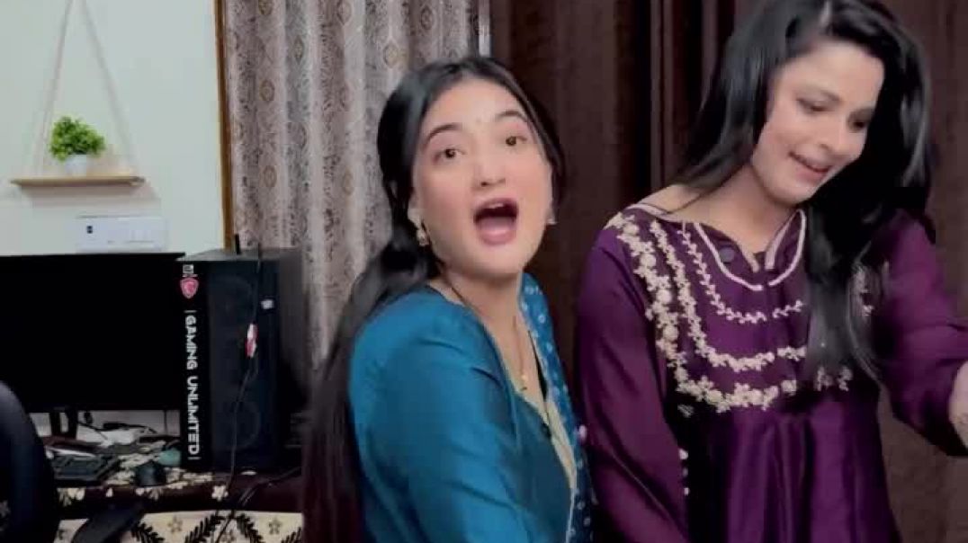 ⁣When neighbour become your Bestie