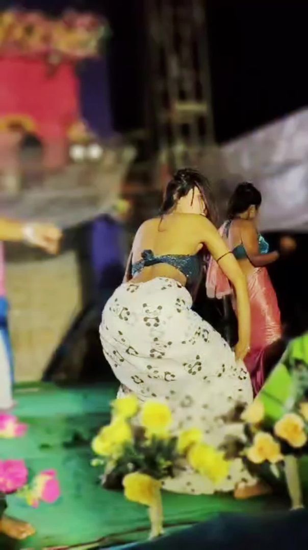 lal lal hoton pe gori kiska naam hai #dance #reels #shorts #india