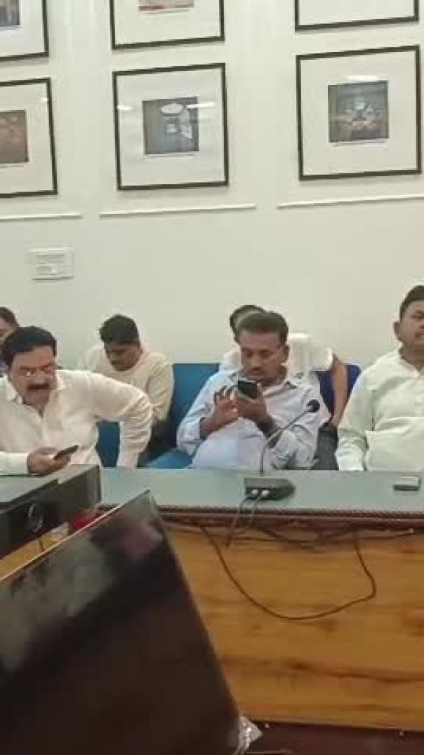 ⁣*जनपद में डीजल एवं पेट्रोल कि नहीं है कोई कमी, पर्याप्त मात्रा में है डीजल एवं पेट्रोल की उपलब्धता*