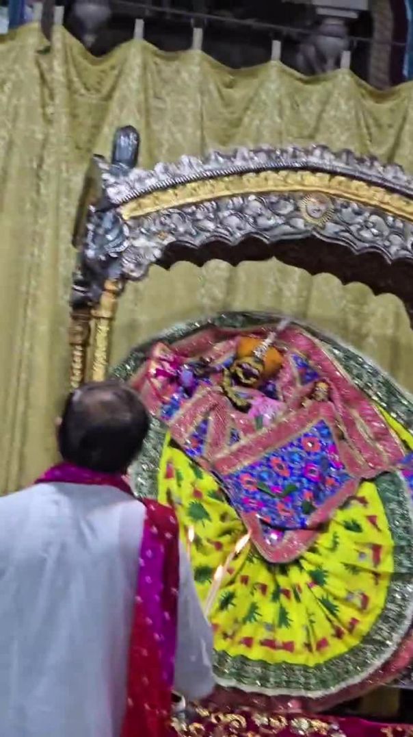 राधारानी जी की सुबह की आरती और दर्शन करो। राधारानी।  Apnatube