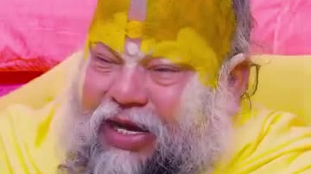 ⁣माँ केवल एक शब्द नहीं, बल्कि निस्वार्थ प्रेम का सागर है।