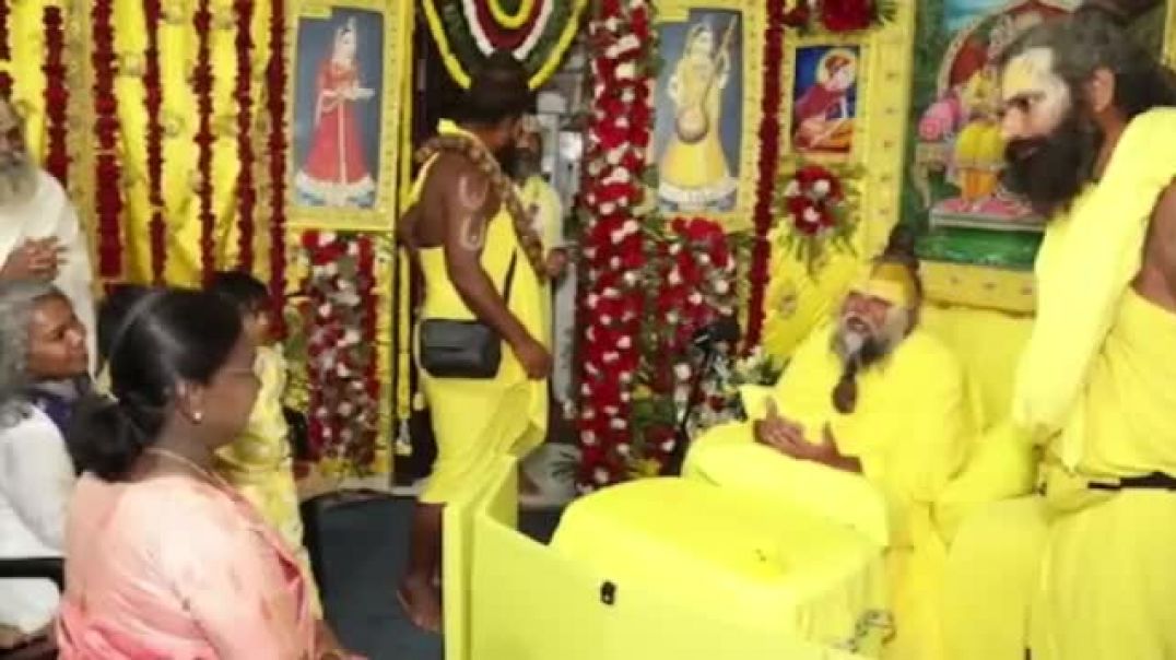 ⁣राष्ट्रपति द्रौपदी मुर्मू ने क्या गिफ्ट दिया प्रेमानंद महाराज को!President Gift To Premanand Maharaj