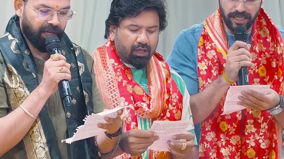 ⁣जब साधकों की कविता सुनकर मुस्कुराए पूज्य महाराज जी #premanandjimaharaj