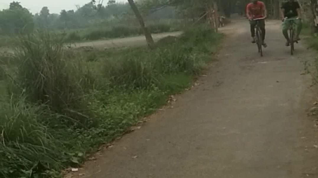 ⁣Village Road