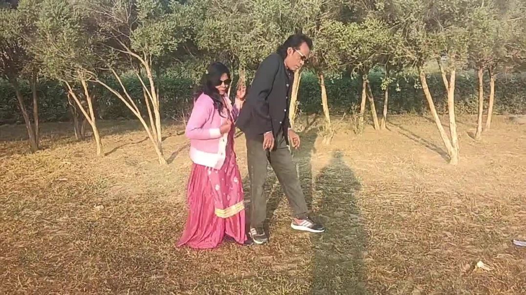 ⁣Aaj_Meri_zindagi_mein_pehli_pehli_Baar(720p)