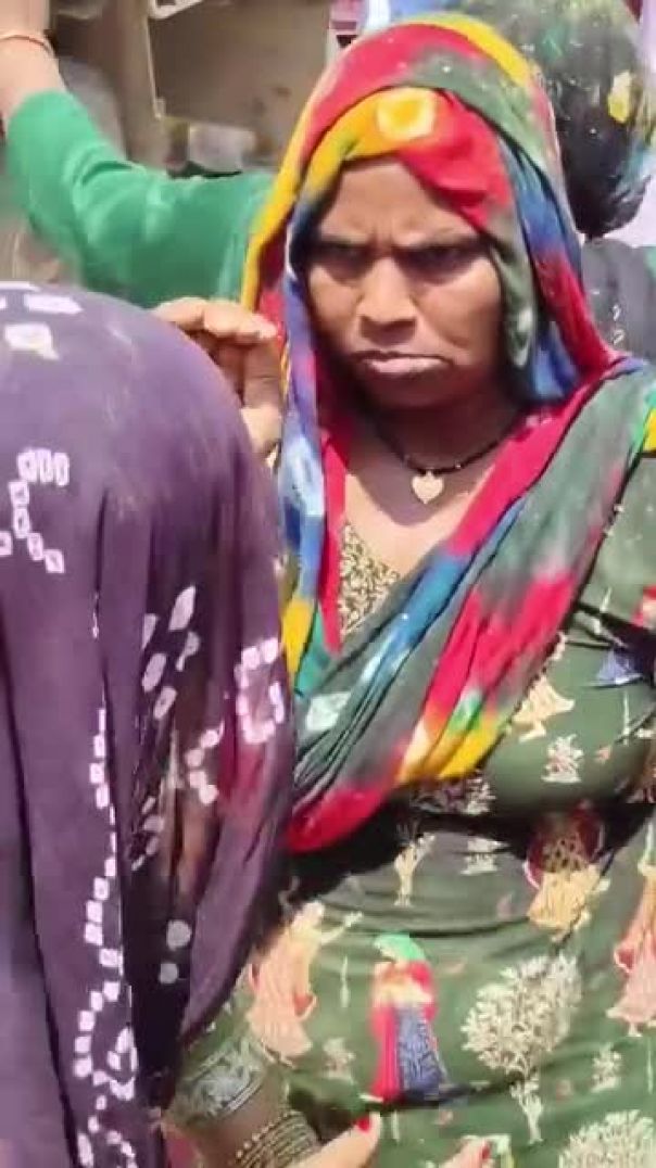 औरत_अपने_असली_रूप_में_आती_हुईं_😂😂