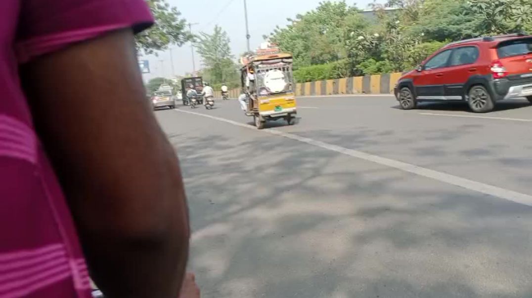 ⁣Factory Jahan mein kam karta hun