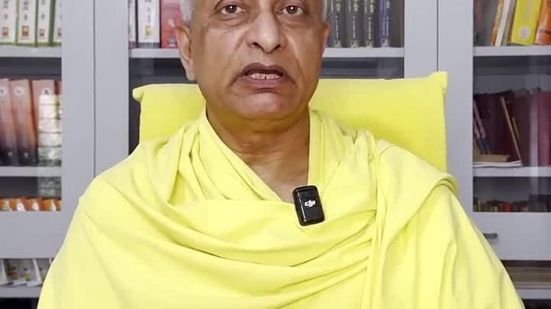 ⁣क्या धर्म की रक्षा के लिए, झूठ बोला जा सकता है  मुनि सत्यजित् #shorts