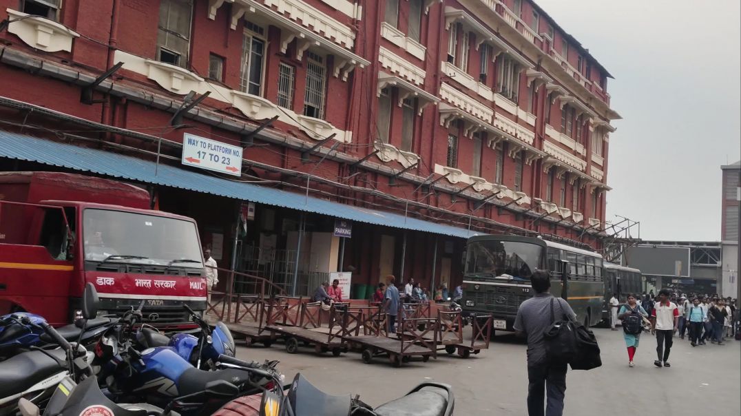⁣Howrah railway station review for me 😍🤩