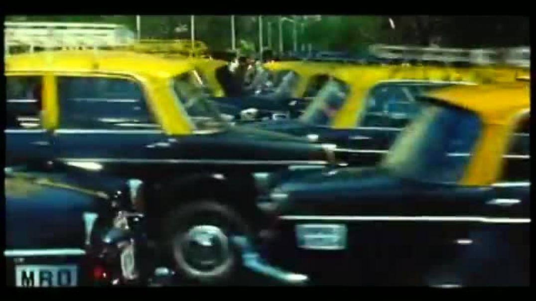 ⁣Aankh Maare O Ladka Aankh Maare [Full Song] _Tere Mere Sapne_ Arshad Warsi(480P)