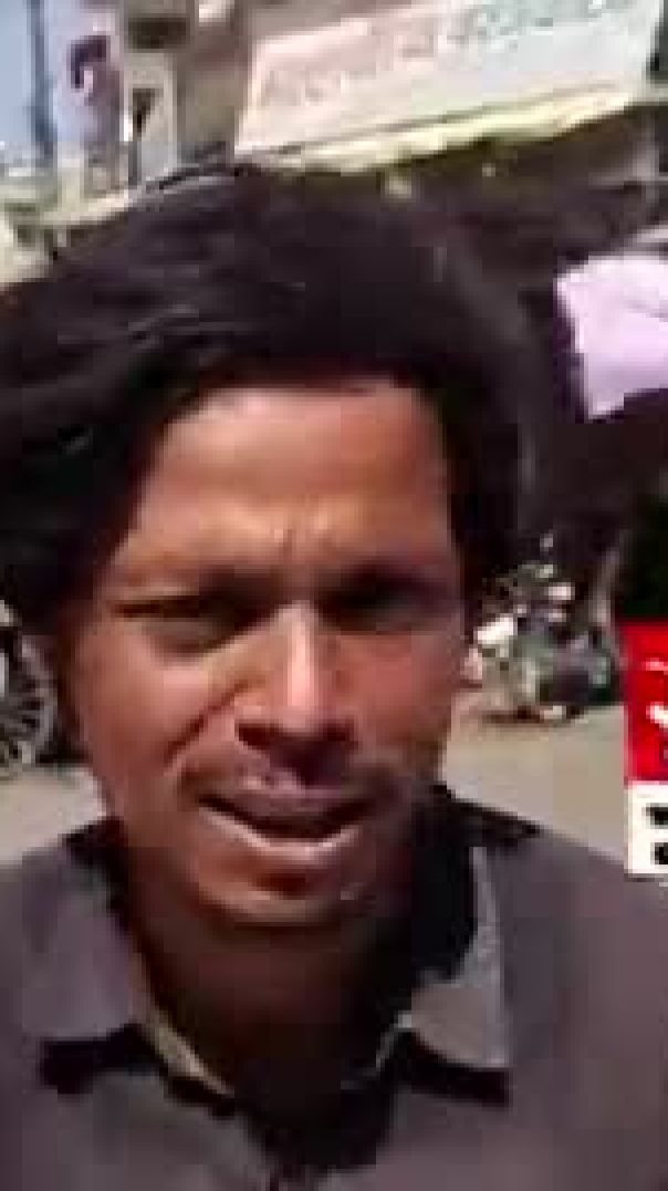 सुदर्शन न्यूज़ की पड़ताल.. 🚨🚨  होली पर ललितपुर में रंग बेच रहे नईम, फ़ुरकान और इरफ़ान..  रिपोर्टर - 