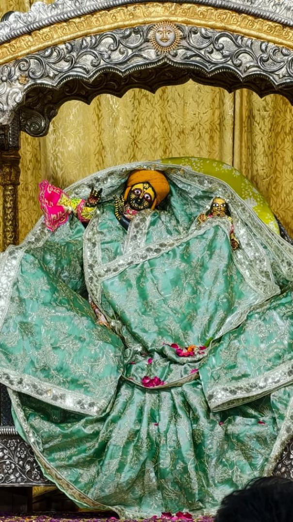 एकादशी के दिन राधारानी जी की सुबह की आरती और दर्शन करो। राधारानी। Apnatube