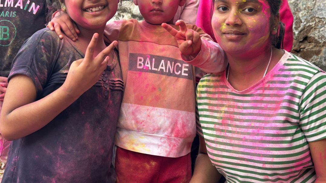 ⁣होली के बचे रंग रॉकेट 🚀 बच्चों ने जलाकर किया एन्जॉय enjoyed Holi color rockets.