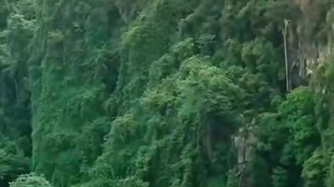 ⁣पहाड़ की झरने दिल को सुकून देता है
