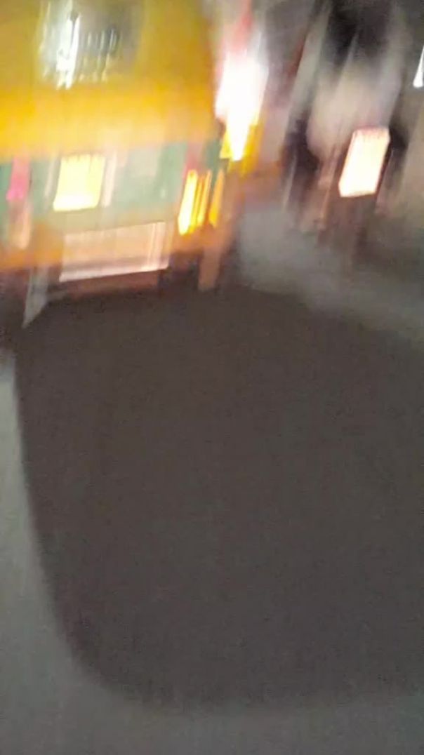 “कानून सो रहा है? बिना नंबर प्लेट दौड़ रहे ऑटो!”