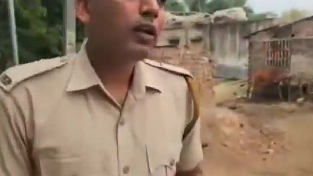 ⁣People surrounded a police who was aksing people to vote for TMC in West Bengal