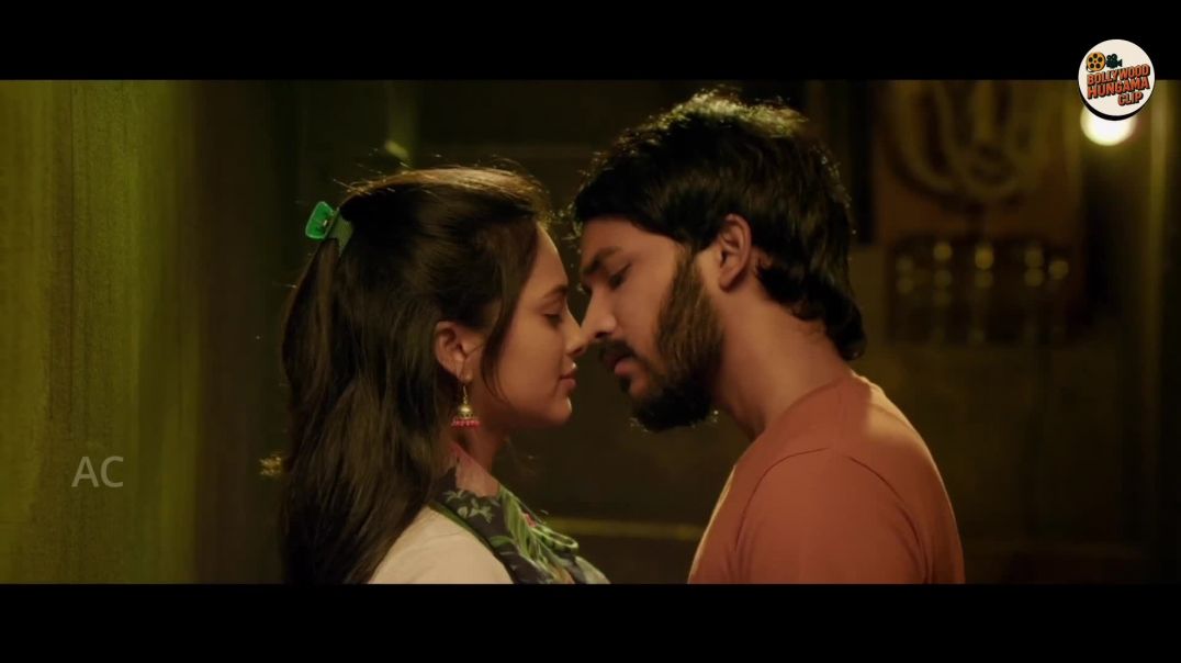 ⁣Hero heroine ne kiya ek dusre ko first time Kiss 💋😘