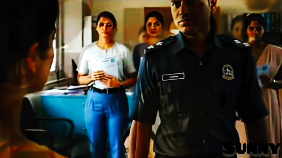⁣जब साधारण लडकी निकली IPS  बैंक में मच गया सन्नाटा।"
