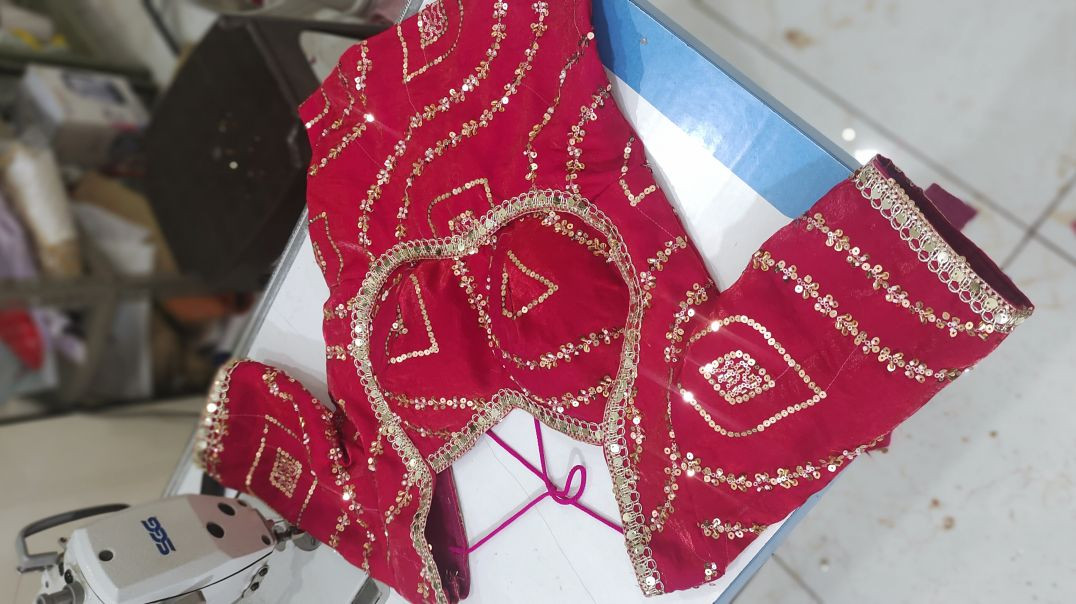 ⁣Madhubala blouse design