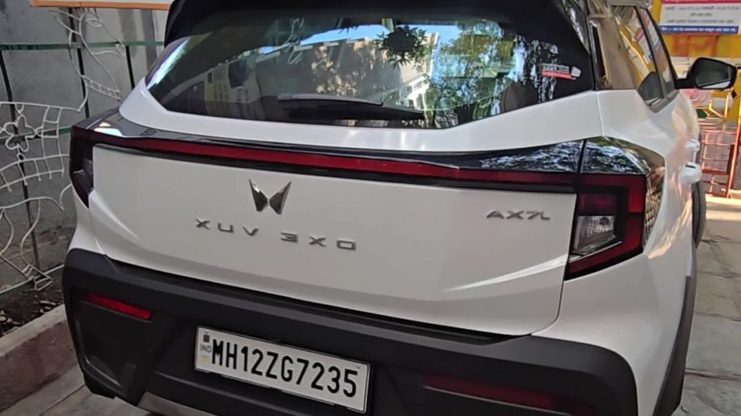 ⁣Mahindra 3XO Rain sensing Wipers Car