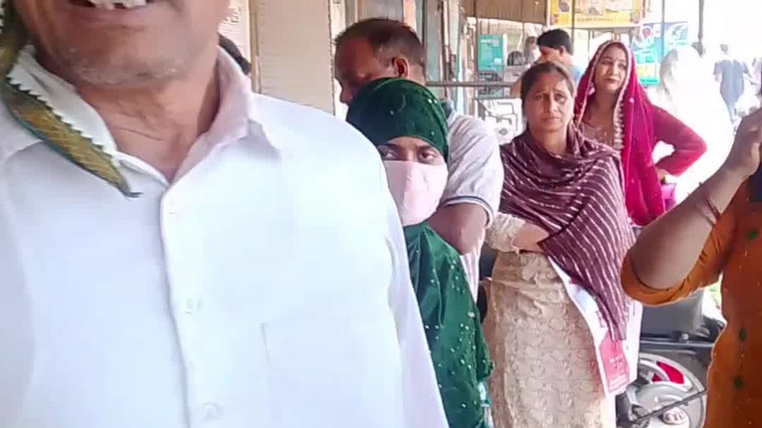 ⁣⁣🚨 “Gas Agency का खस्ता हाल… लोगों का गुस्सा पहुंचा चरम पर! 😡 सिलेंडर के लिए मची अफरा-तफरी”