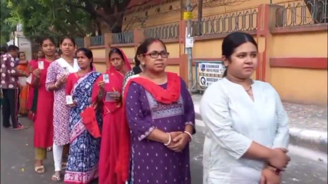 ⁣Queues outside polling booths across West Bengal