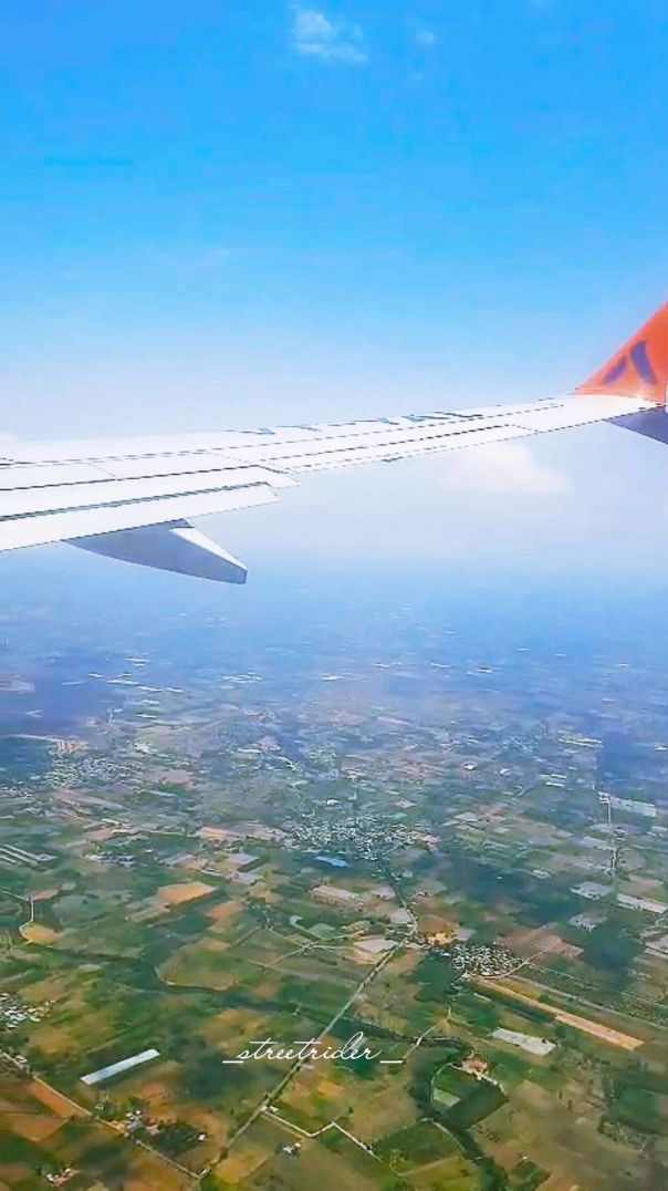 Airplane Journey + Funny Song = Full Entertainment ✈️🤣