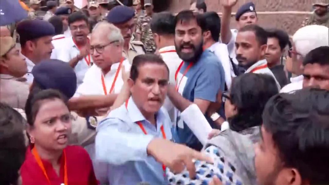 ⁣BJP AND TMC WORKERS OUTSIDE BHAVANIPUR COUNTING STATION